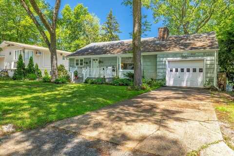 9 North Court, Bayville, NY 11709