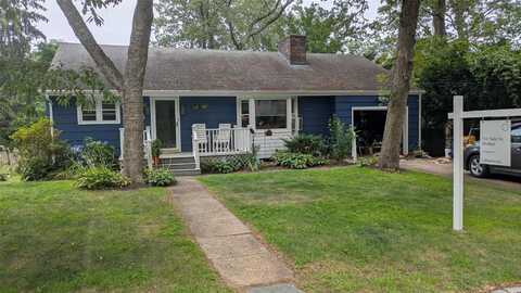 9 North Court, Bayville, NY 11709