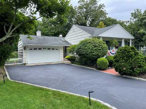 8 Adelaide Park, Center Moriches, NY 11934