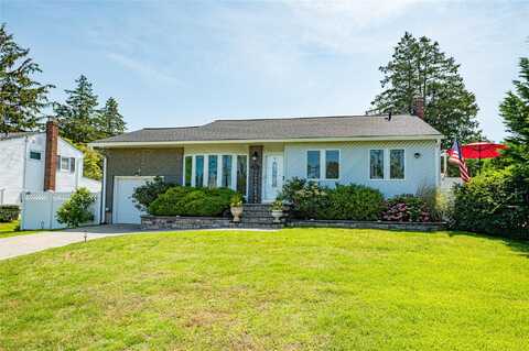 105 Graywood Court, West Islip, NY 11795