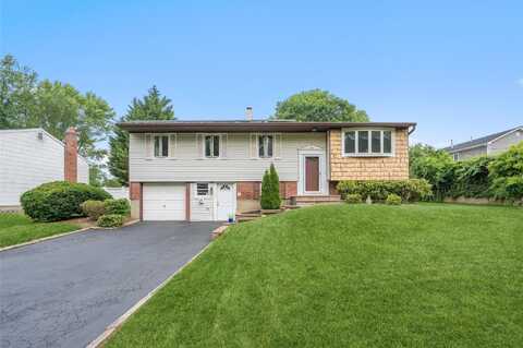 37 Parkway Drive N, Commack, NY 11725
