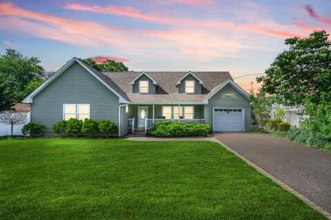 943 Nemeth Street, Bohemia, NY 11716