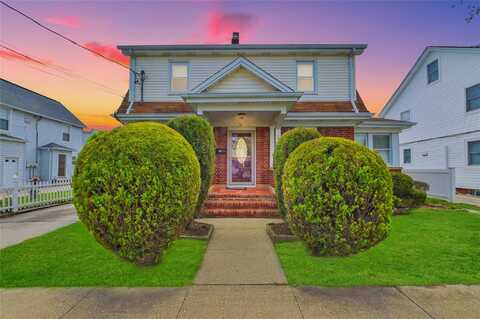 177 Lincoln Avenue, Mineola, NY 11501