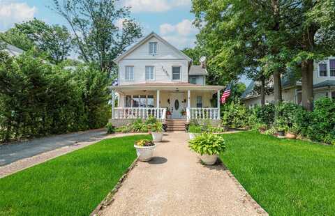17 Hicks Lane, Great Neck, NY 11024