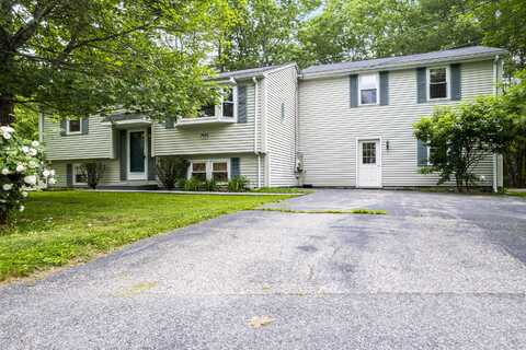 44 Ellen Circle, Yarmouth, ME 04096