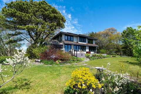 39 Sengekontacket Road, Oak Bluffs, MA 02557