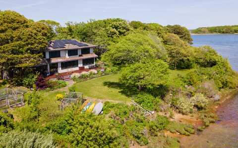 39 Sengekontacket Road, Oak Bluffs, MA 02557