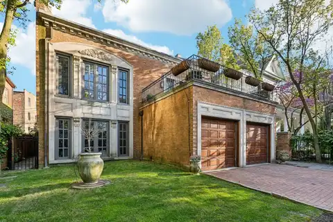 579 W Hawthorne Place, Chicago, IL 60657