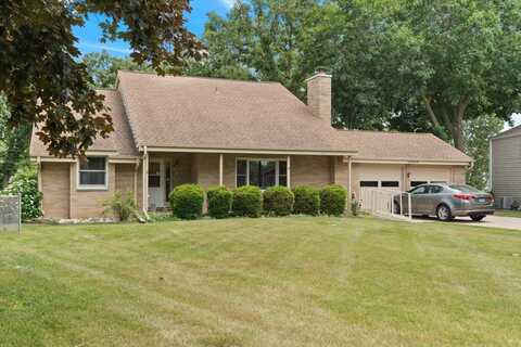 225 Ironwood Drive, Lindenhurst, IL 60046