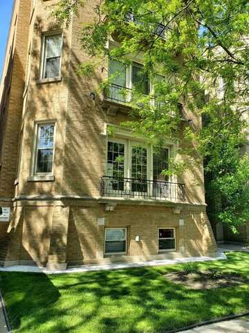 2150 W Arthur Avenue, Chicago, IL 60645