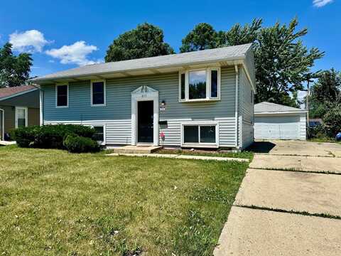 814 Surrey Drive, Streamwood, IL 60107