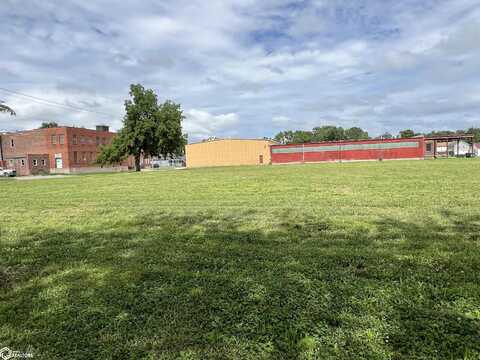 610 W Stone Avenue, Fairfield, IA 52556