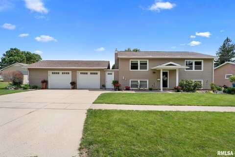 911 3RD Street, De Witt, IA 52742