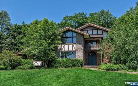 681 Closter Dock Road, Closter, NJ 07624