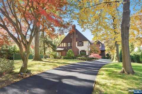 152 Highwood Avenue, Tenafly, NJ 07670