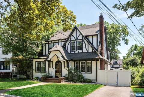 232 W Hudson Avenue, Englewood, NJ 07631