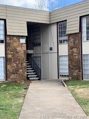 6717 S Richmond Avenue, Tulsa, OK 74136