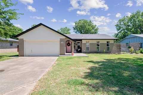 620 E Center Street, Collinsville, OK 74021