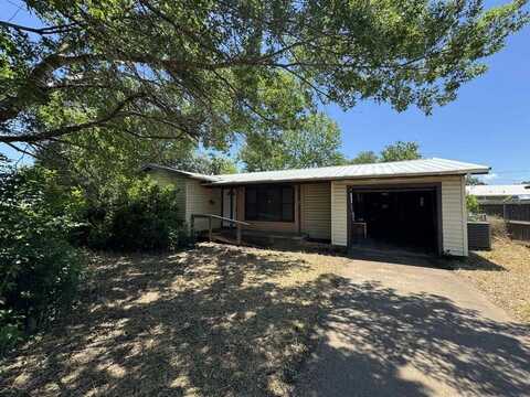 1017 S Adams Street, Mc Gregor, TX 76657