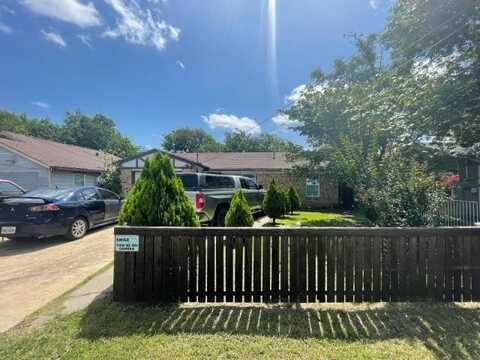 618 SE 3rd Street, Grand Prairie, TX 75051