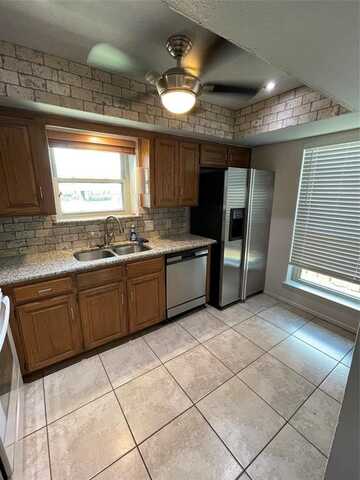 105 Wilshire Drive, Euless, TX 76040