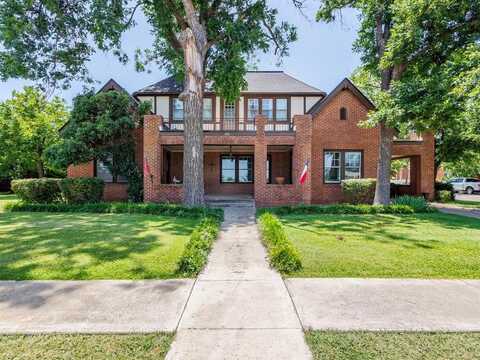 315 W Pecan Street, Coleman, TX 76834