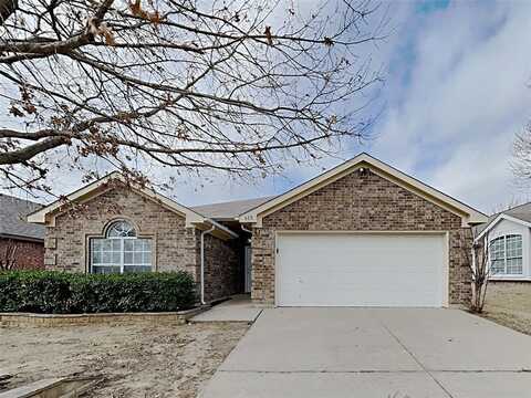 613 Oak Hollow Trail, Saginaw, TX 76179
