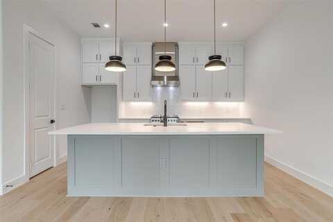 123 Thornton Street, Arlington, TX 76013