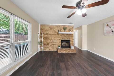 721 Oakwood Lane, Arlington, TX 76012