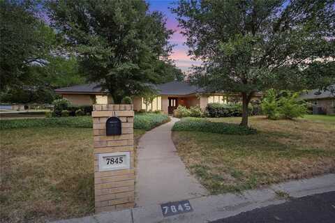 7845 Skylake Drive, Fort Worth, TX 76179