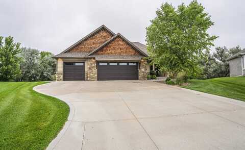335 Champions Crt, Dakota Dunes, SD 57049