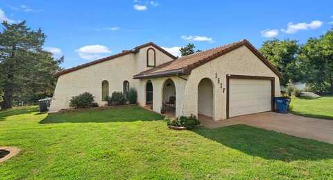 1517 S Spring Creek Drive, Mustang, OK 73064