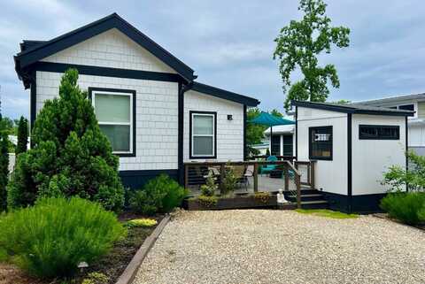 73 Highland Hill Lane, Flat Rock, NC 28731