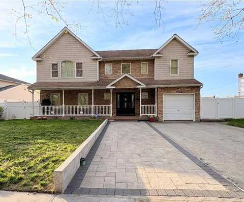 722 Palmetto Dr, Franklin Square, NY 11010