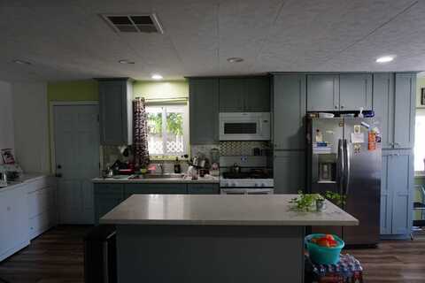 718 Sycamore Ave, Vista, CA 92083