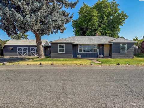 1309 Rainier Ave, Grandview, WA 98930