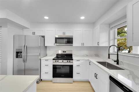 6200 NW 44th St, Lauderhill, FL 33319