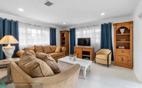 2270 SE 5th St, Pompano Beach, FL 33062