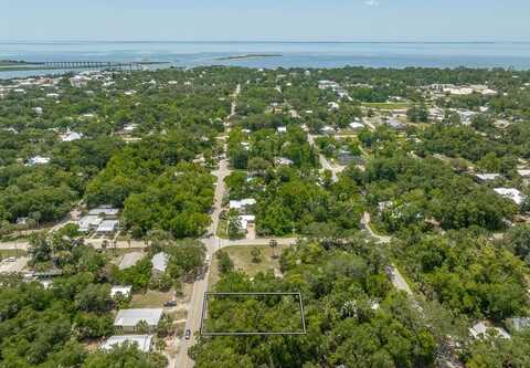 216 8th St, Apalachicola, FL 32320