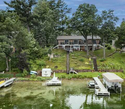 N2980 HIGHLAND Lane, WAUPACA, WI 54981
