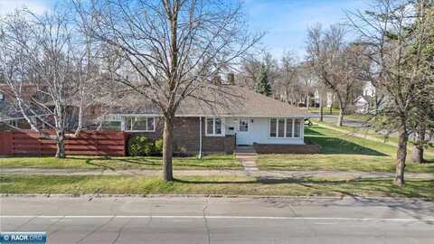 515 E 23rd St, Hibbing, MN 55746