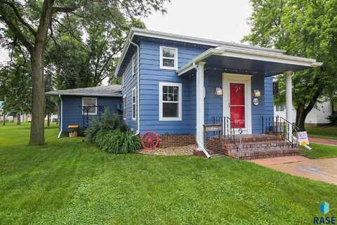 631 E 2nd St, Bridgewater, SD 57319