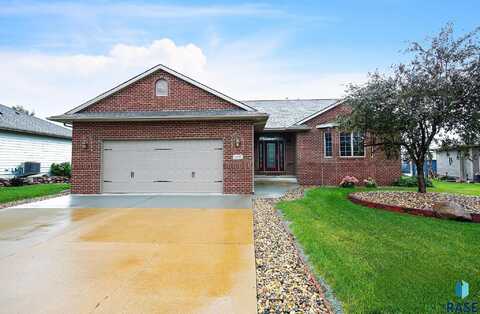 200 S Dewberry Cir, Sioux Falls, SD 57110
