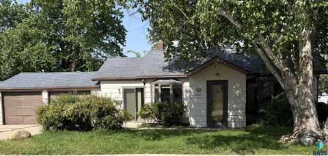 202 SW 7th Ave, Pipestone, MN 56164