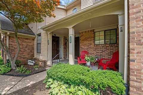 29680 Pine Ridge Circle, Farmington, MI 48331