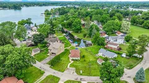 8320 Lagoon Street, Commerce Township, MI 48382