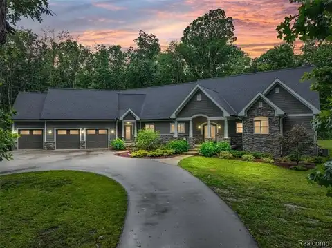 800 Greystone Drive, Chelsea, MI 48118
