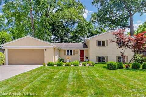 2425 Avondale Street W, Sylvan Lake, MI 48320