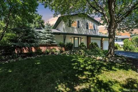 1840 Glen Iris Drive, Commerce Township, MI 48382