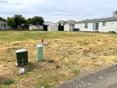 1609 GRANITE ST, Woodburn, OR 97071
